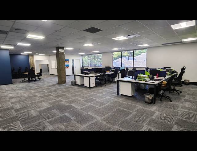 412M² OFFICE TO LET IN HOUGHTON ESTATE